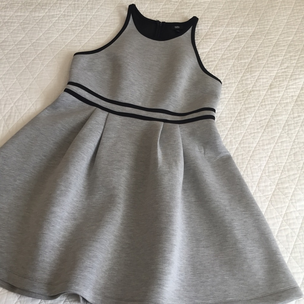 Fun sleeveless swing dress! Adorable for fall!